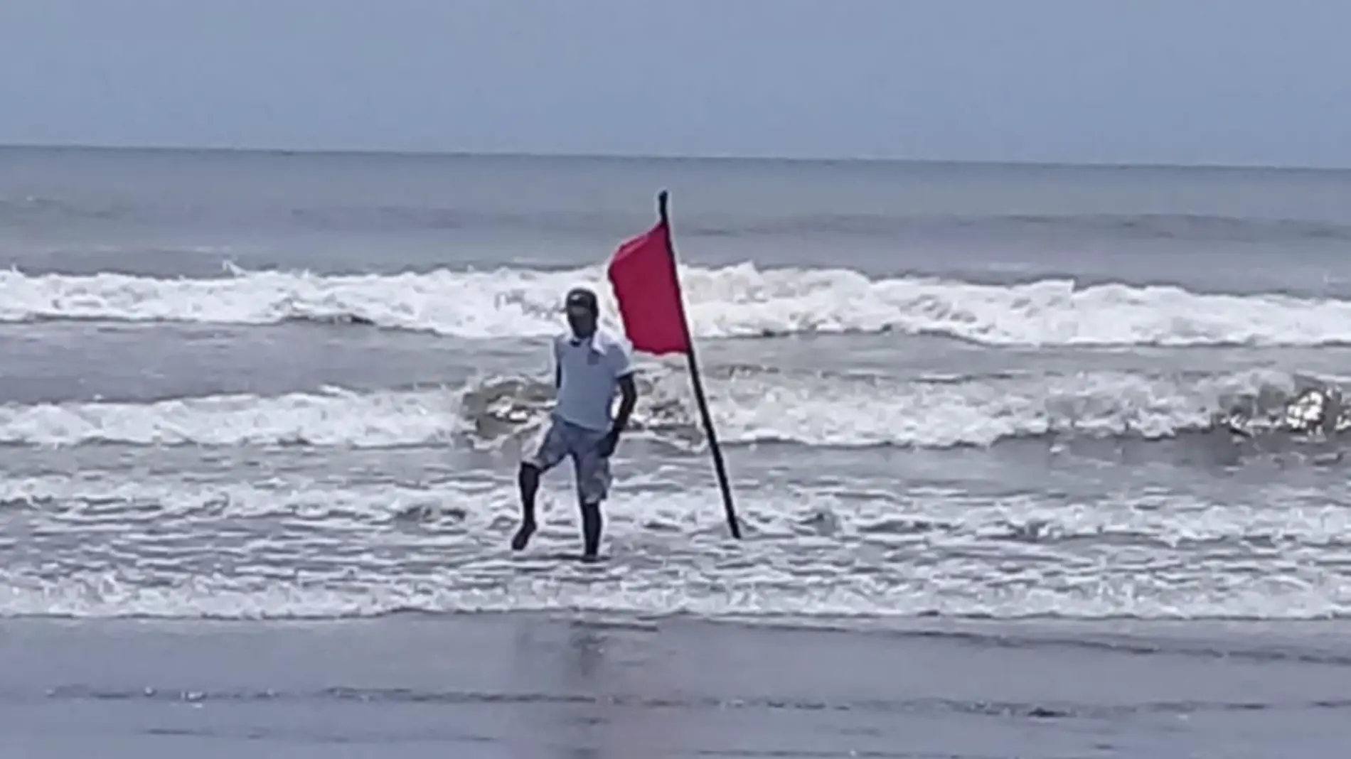 Bandera roja en playas de San Blas-2